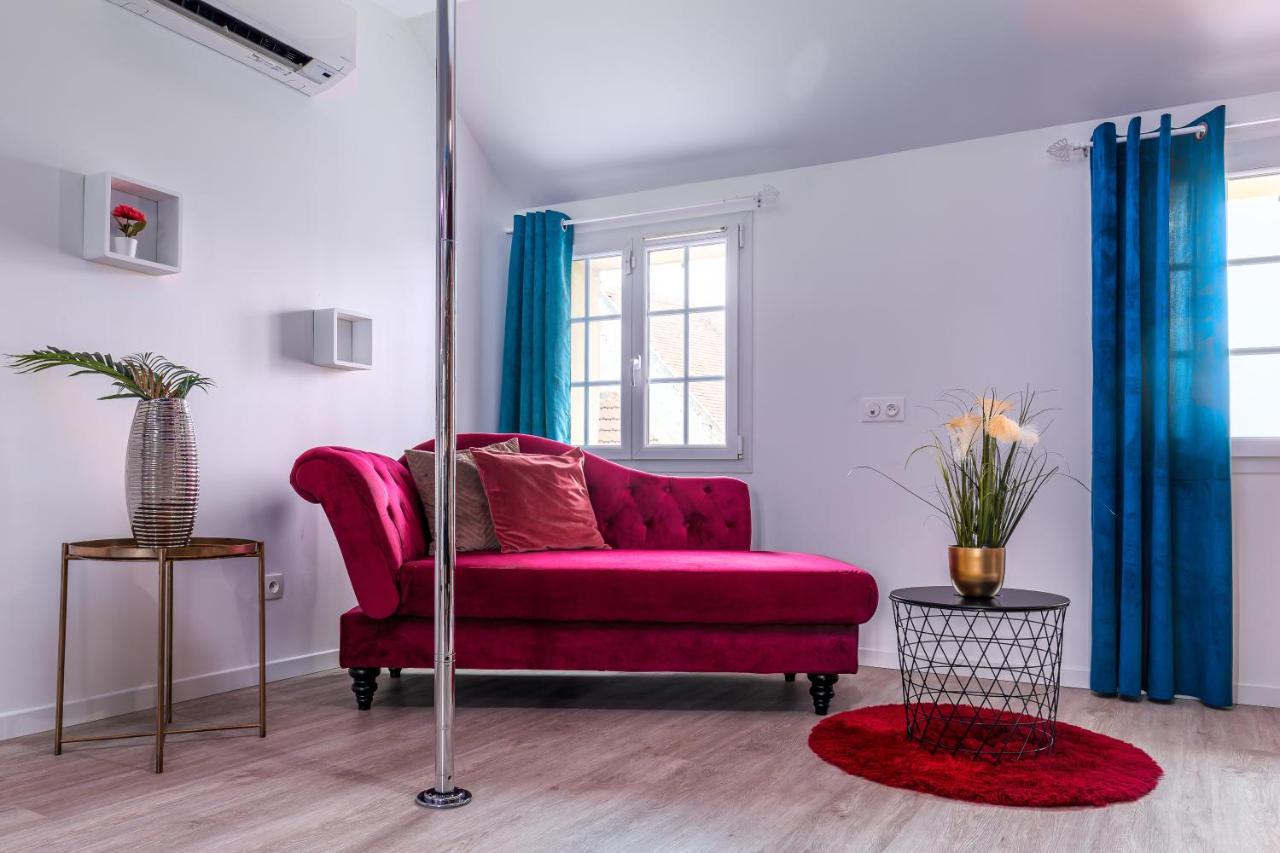 Suite L'Echappee - Maison Romantique - Spa & Sauna Privatif- Pole Dance - Lit Rond Avec Miroir Au Plafond Pezarches Esterno foto