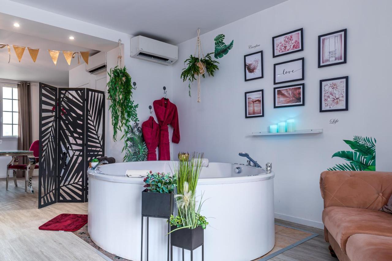 Suite L'Echappee - Maison Romantique - Spa & Sauna Privatif- Pole Dance - Lit Rond Avec Miroir Au Plafond Pezarches Esterno foto