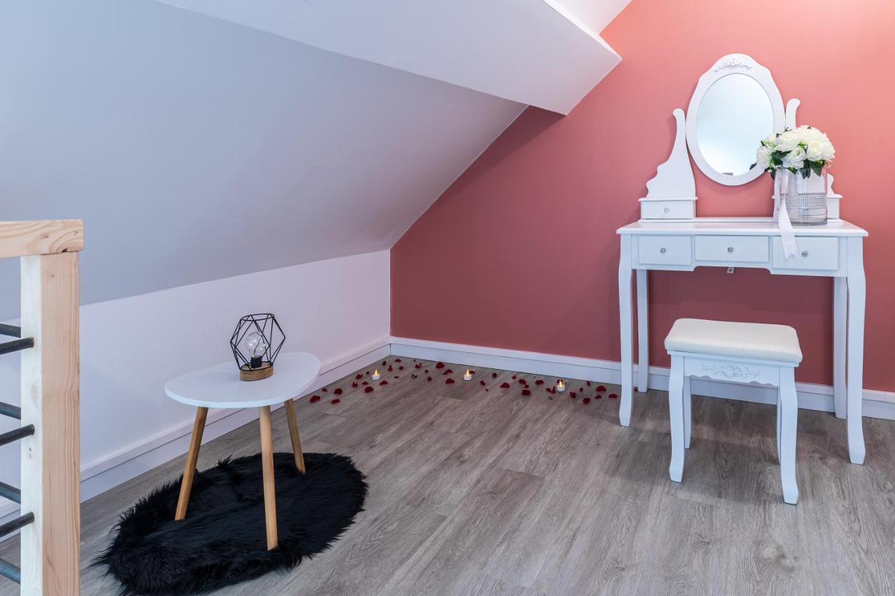 Suite L'Echappee - Maison Romantique - Spa & Sauna Privatif- Pole Dance - Lit Rond Avec Miroir Au Plafond Pezarches Esterno foto