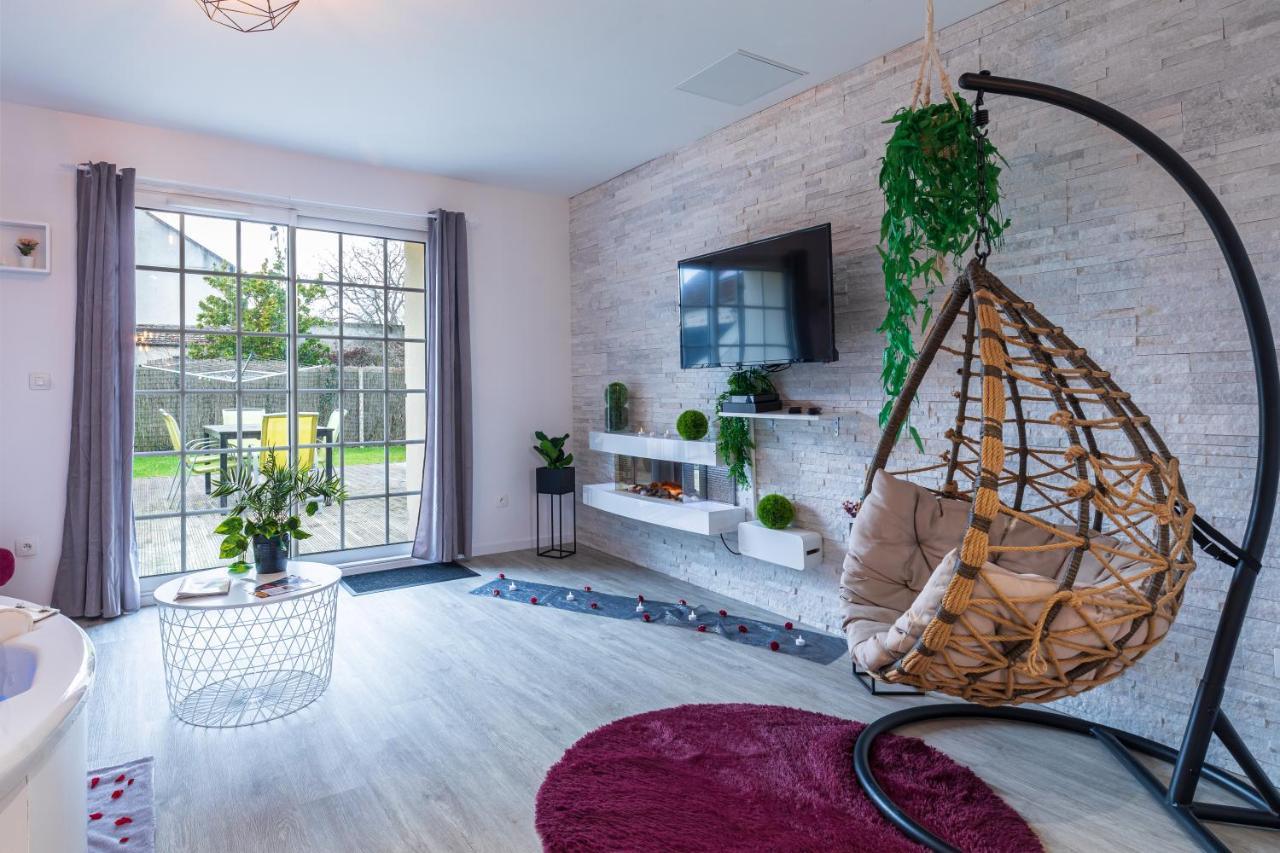 Suite L'Echappee - Maison Romantique - Spa & Sauna Privatif- Pole Dance - Lit Rond Avec Miroir Au Plafond Pezarches Esterno foto