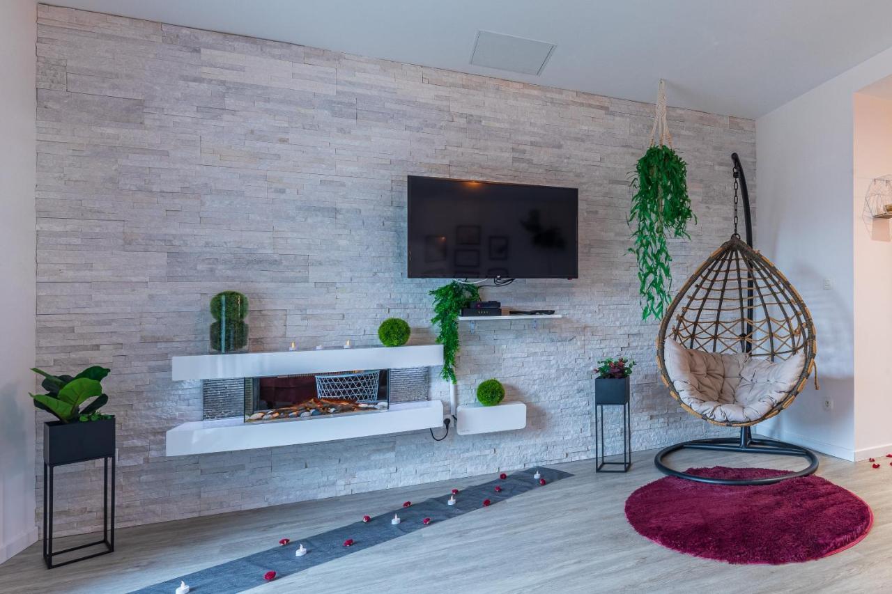 Suite L'Echappee - Maison Romantique - Spa & Sauna Privatif- Pole Dance - Lit Rond Avec Miroir Au Plafond Pezarches Esterno foto