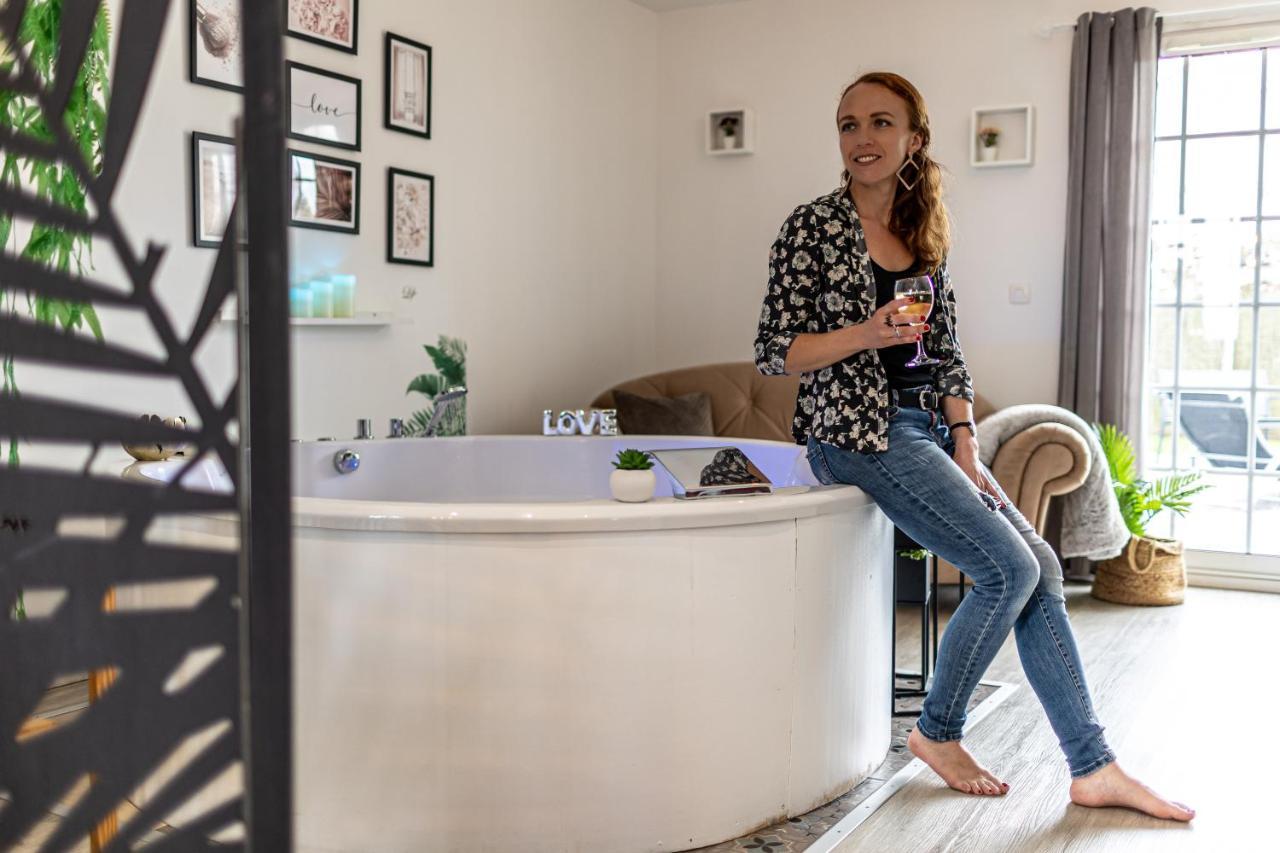 Suite L'Echappee - Maison Romantique - Spa & Sauna Privatif- Pole Dance - Lit Rond Avec Miroir Au Plafond Pezarches Esterno foto